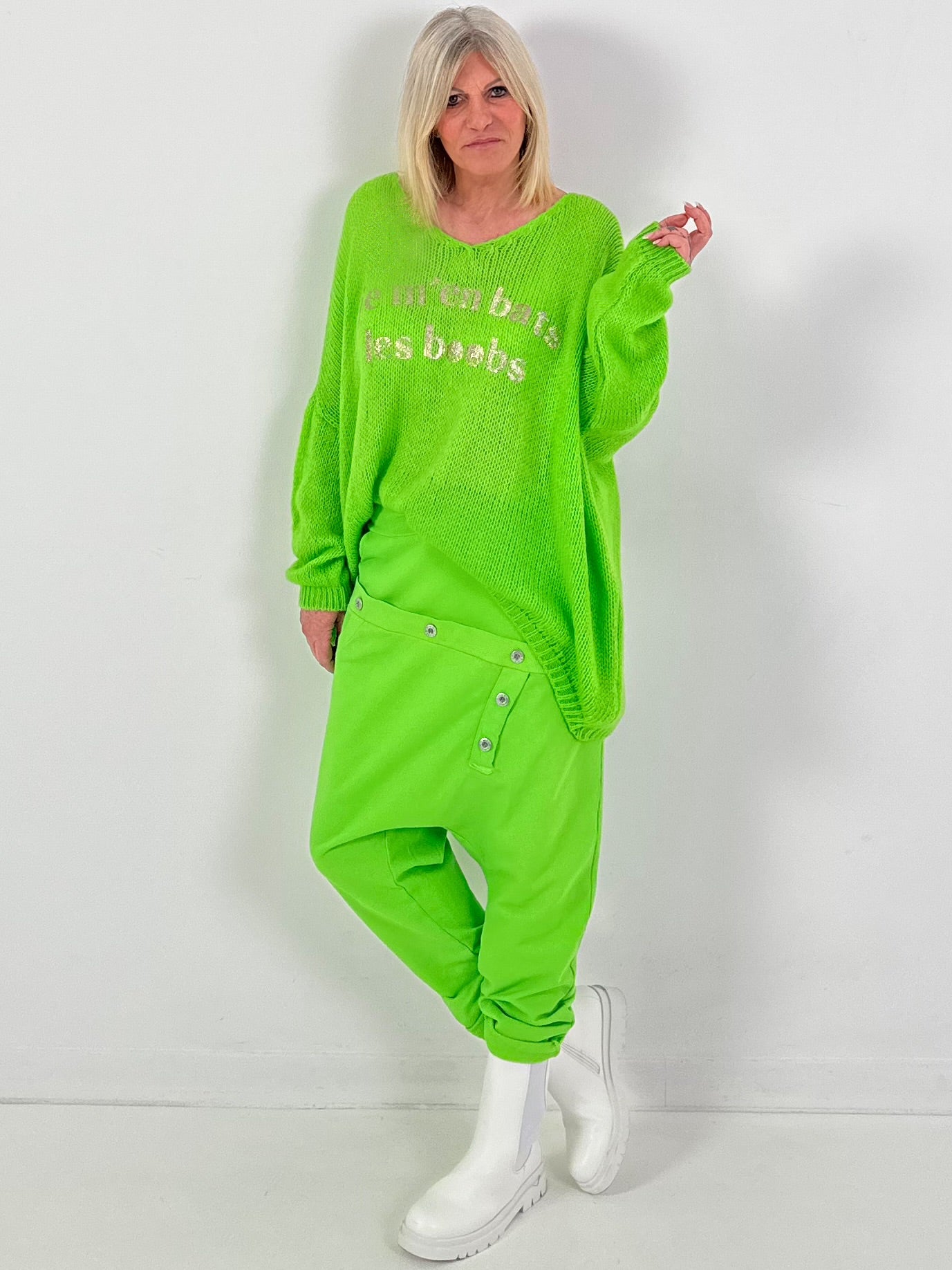 Baggy Hose Modell "Button-Belt" - apfelgrün ( lieferbar ab ca. 12.12.25)