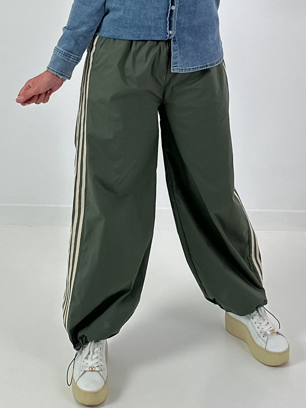 Pants with elastic waistband - olive