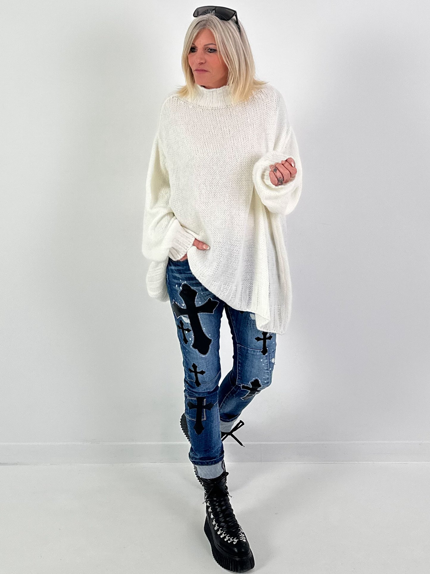 Oversized sweater model "Snuggle Arctic" - ecru