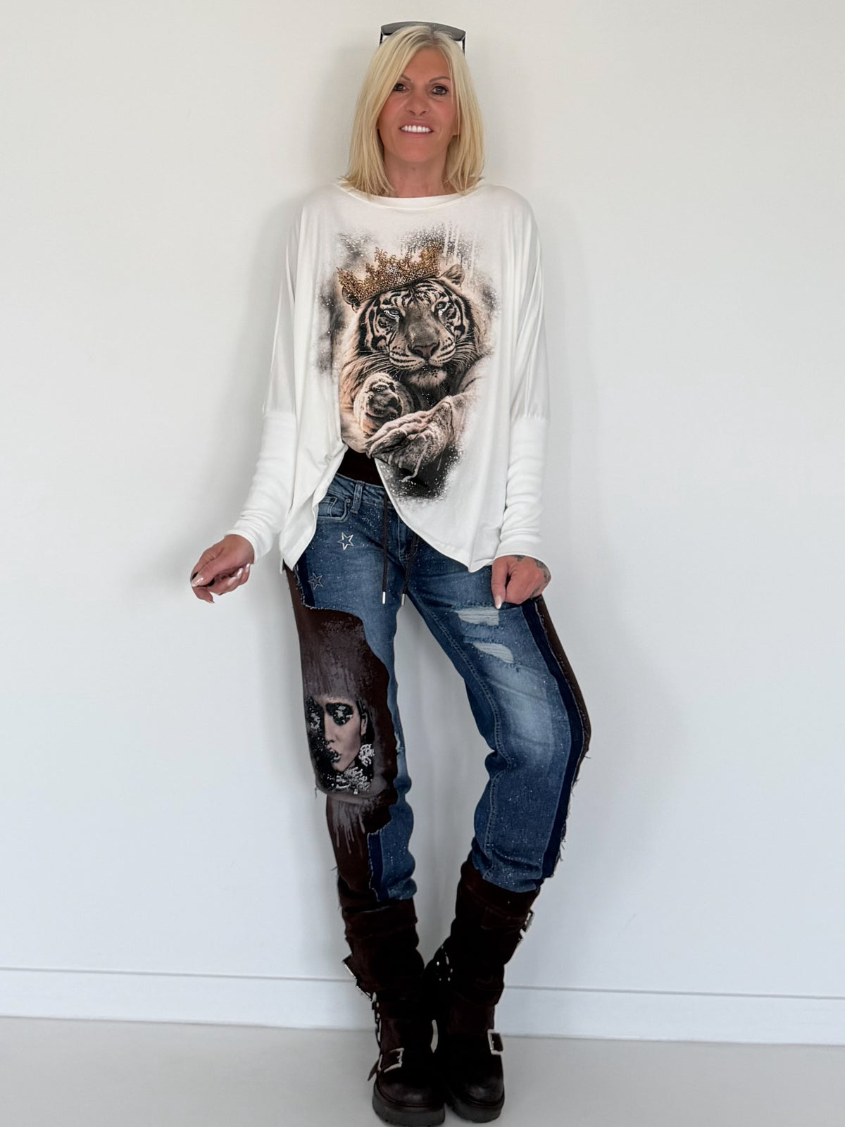 Sweater mit Stulpenärmeln und Strassmotiv Royal Tiger - ecru