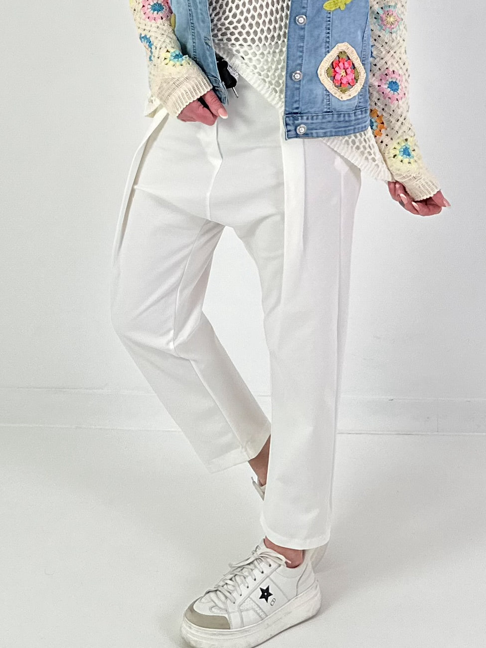 Trousers with wide pleats - white