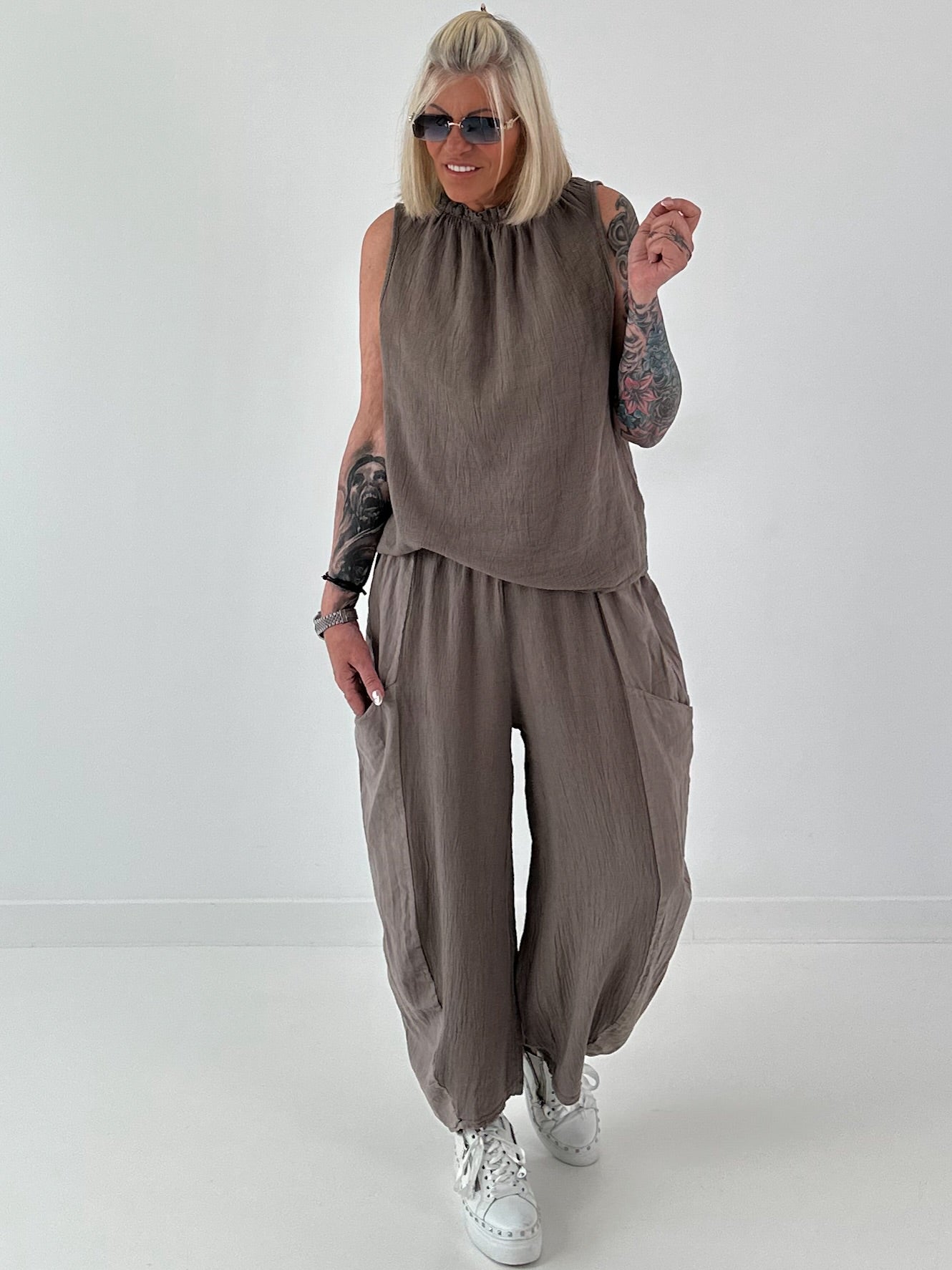 Grobes Baumwoll Top mit Rüschenkragen - taupe