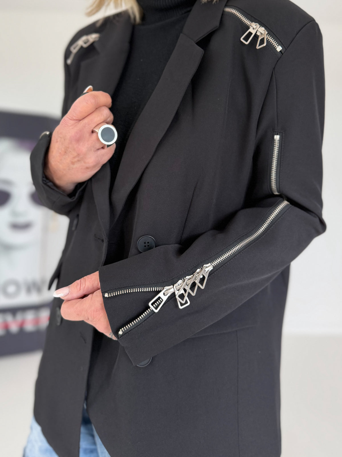 Stylischer Blazer mit Reißverschlüssen  - schwarz