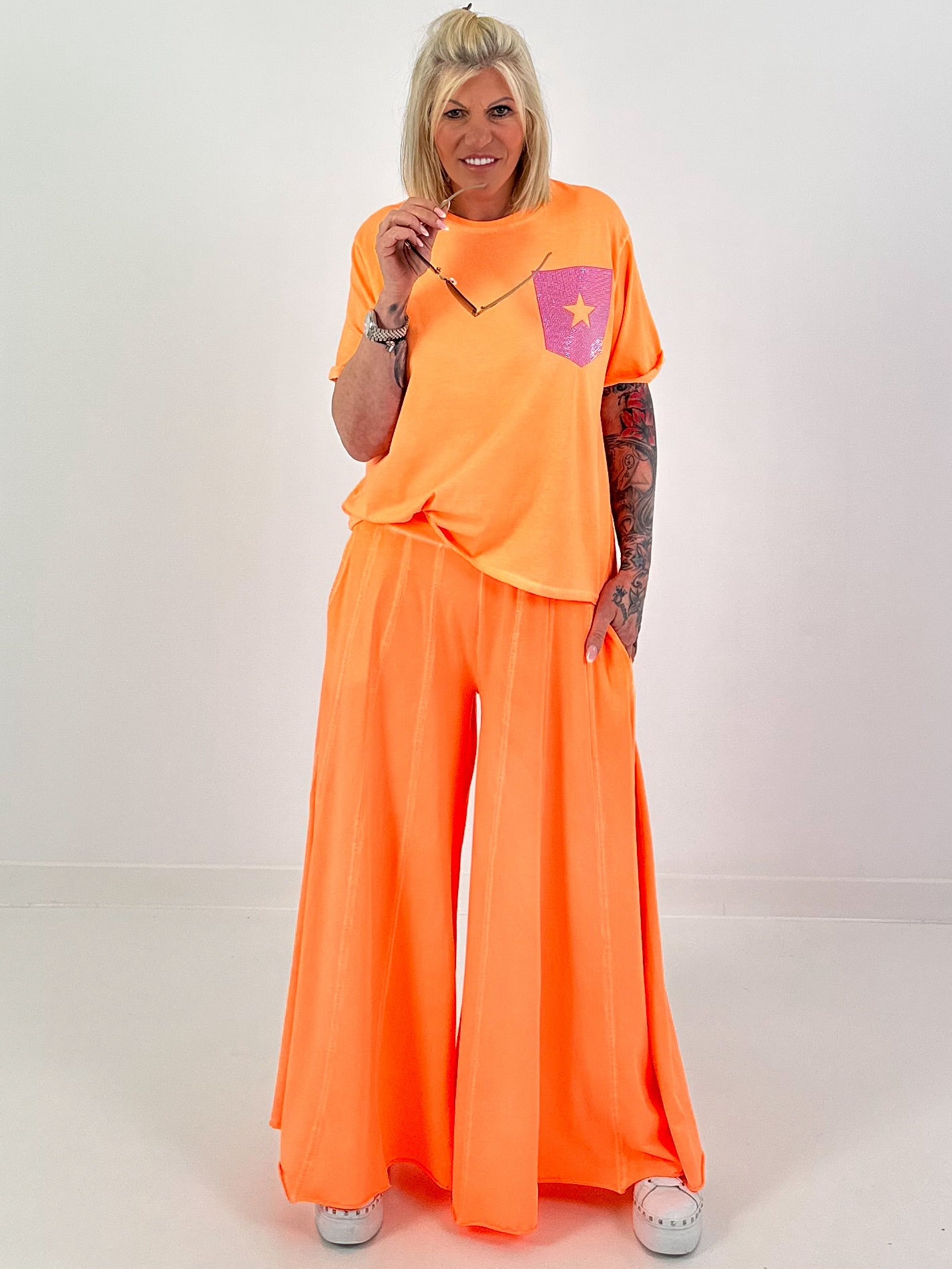 T-shirt with glitter patch - neon orange