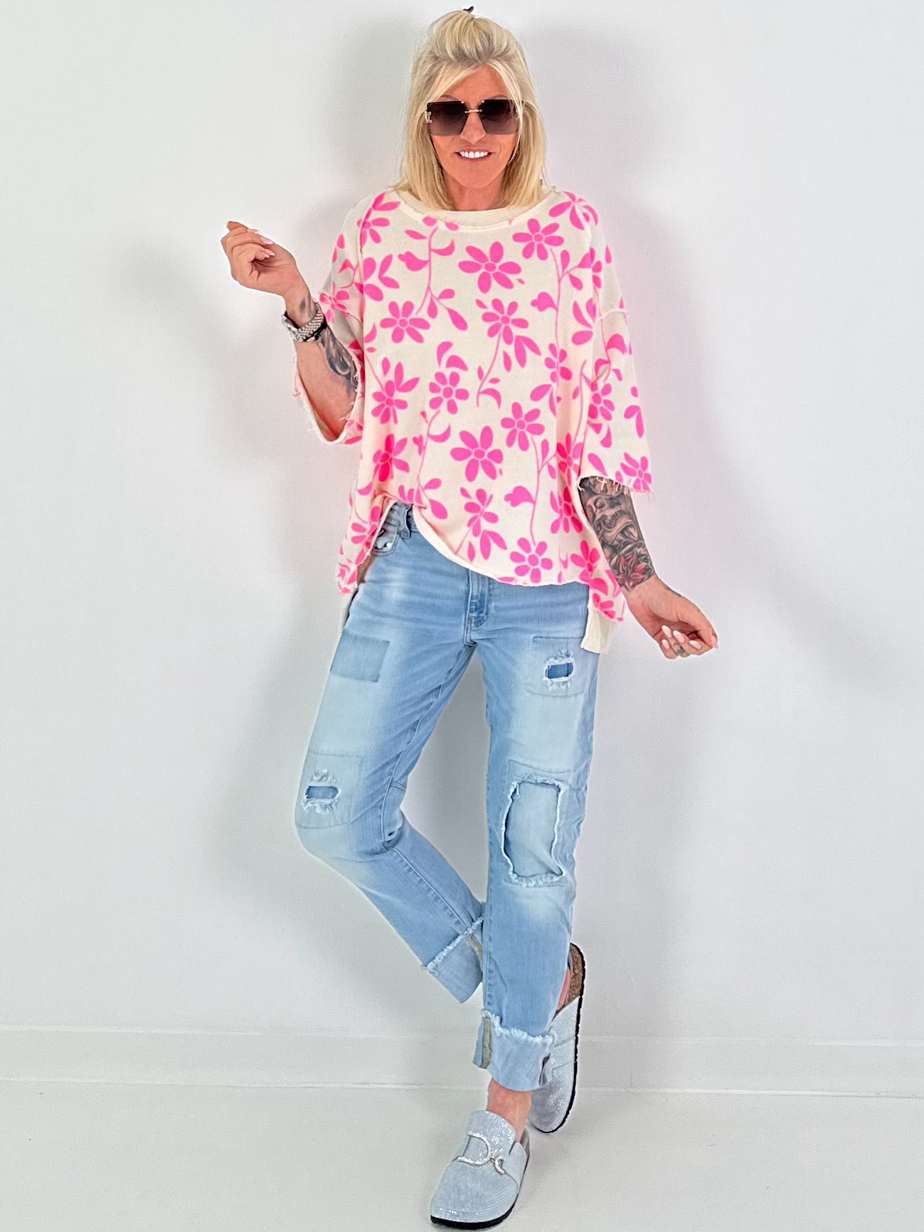 Sweater with all-over floral print - beige-pink