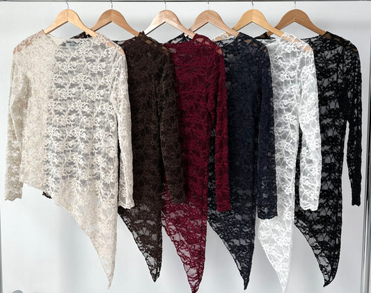 Asymmetrisches Spitzenshirt mit floralem Muster - 6 Farben