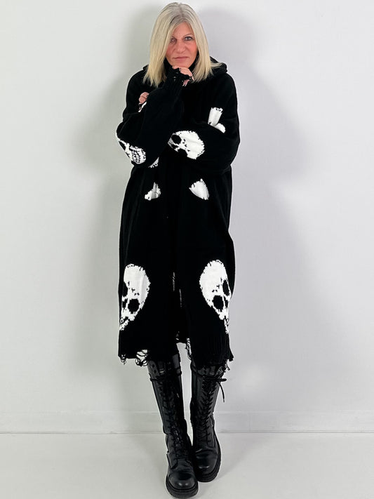 Oversized Strickmantel mit Kapuze Modell "Skull" - schwarz-weiss ( lieferbar ab ca. 13.12.25)