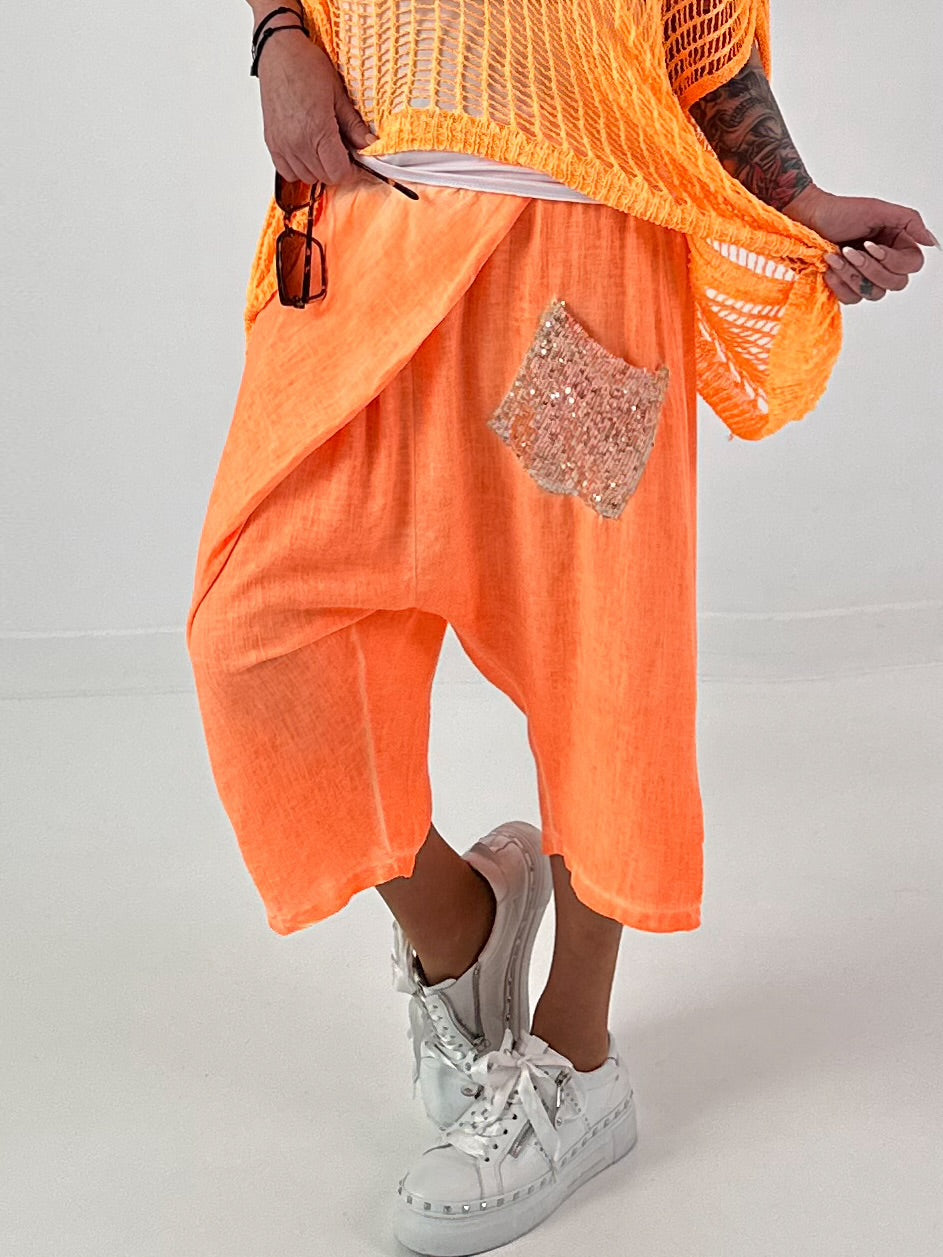 Kurze Leinen Baggy mit Überwurf und Paillettendetails - neonorange