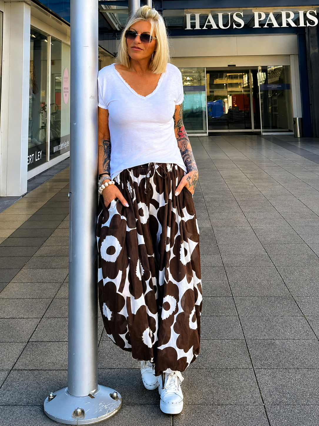 Leichte Pumphose mit floralem Print  - mokka - weiss