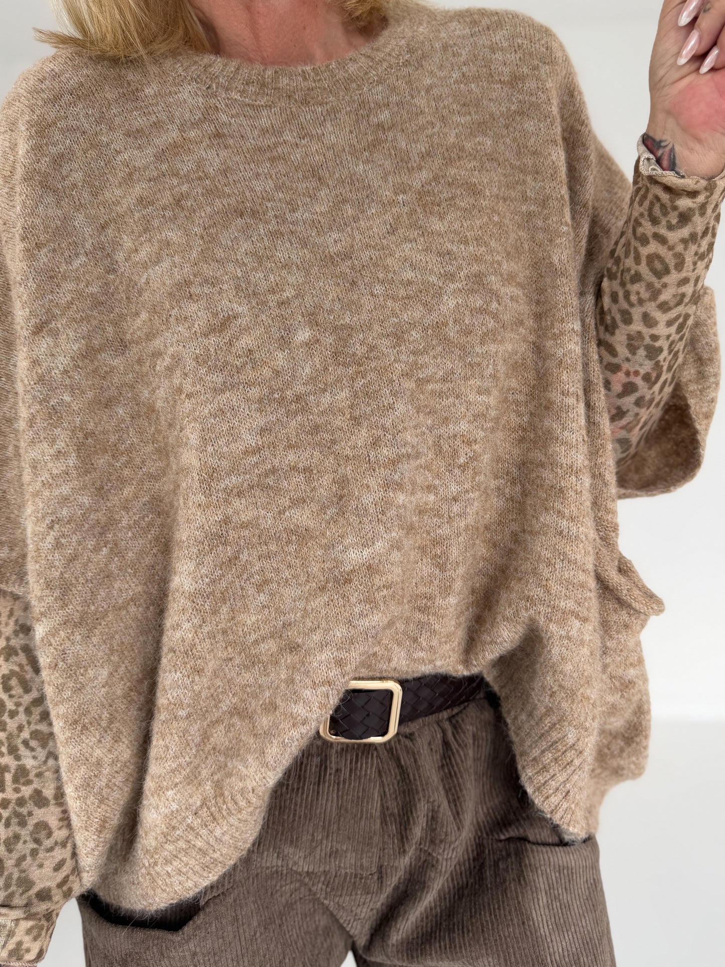 Zachte slipover met opgestikte zak - beige