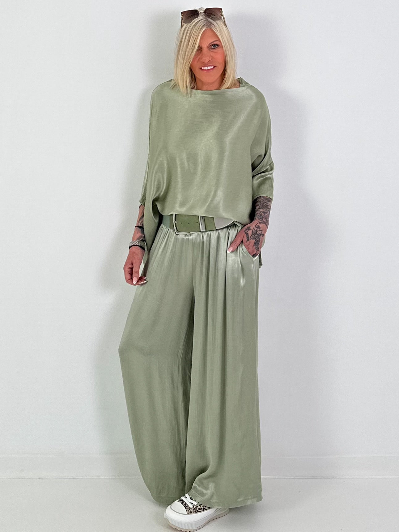 Two-piece set in a satin look - khaki