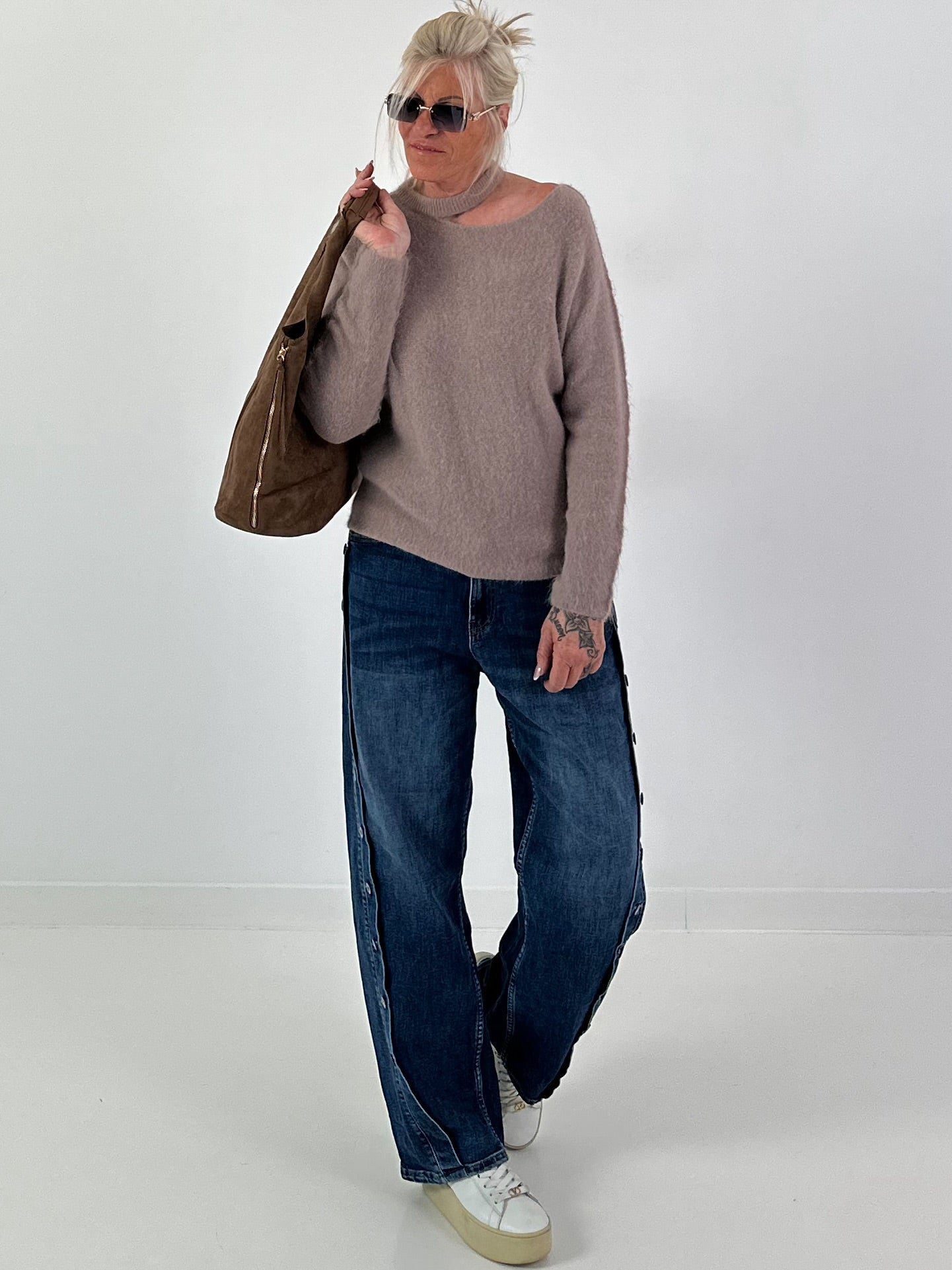 Knit sweater with cut-out - taupe
