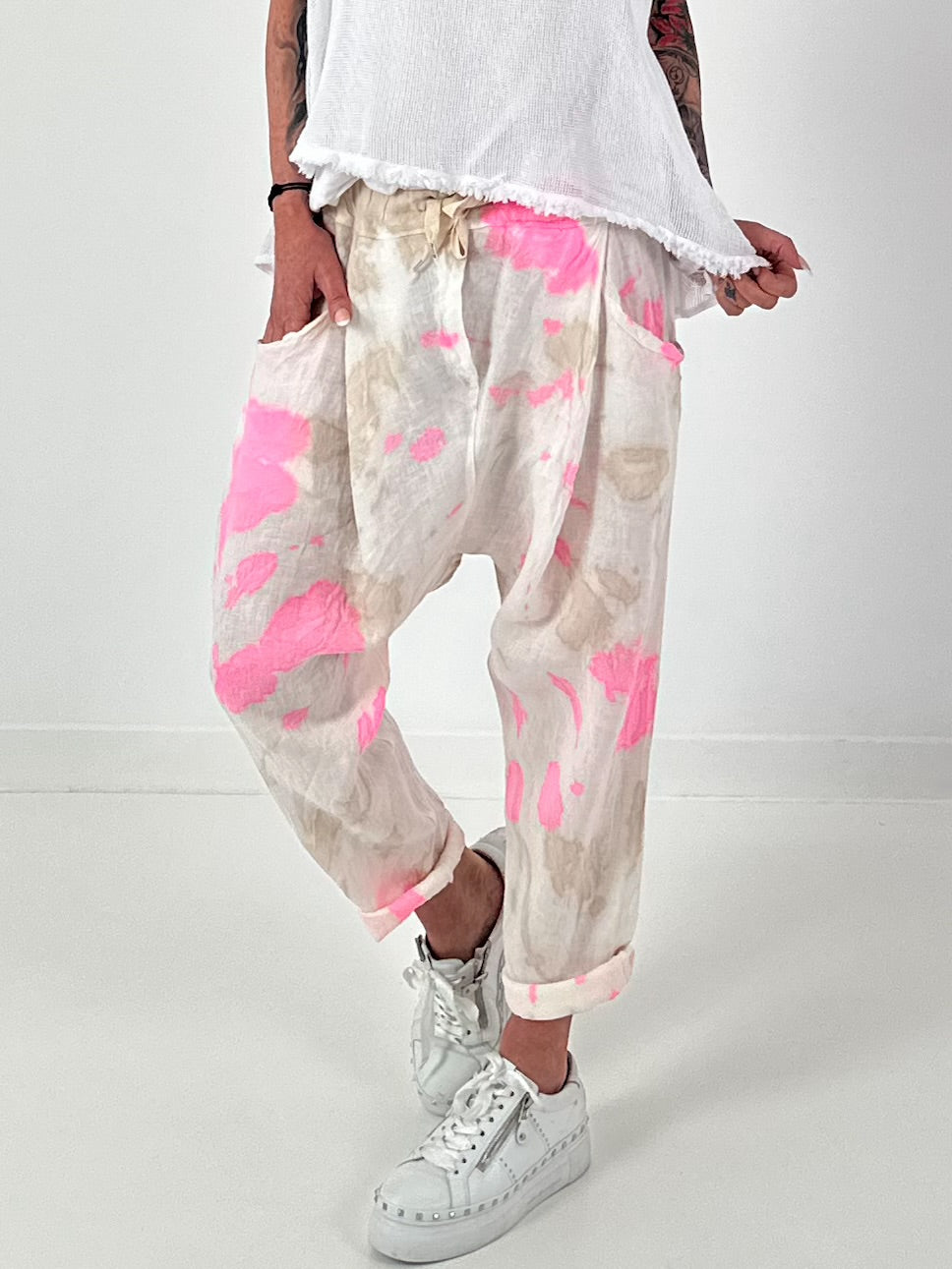Linen Baggy with Tie-Dye Pattern - white-neon pink-beige