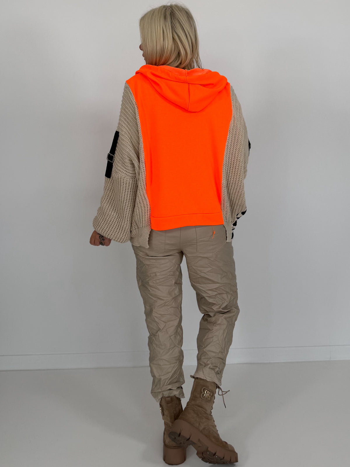 Oversized Grobstrick-Hoodie mit Sweat-Einsatz  - neonorange-beige ( lieferbar ab ca. 27.09.26)
