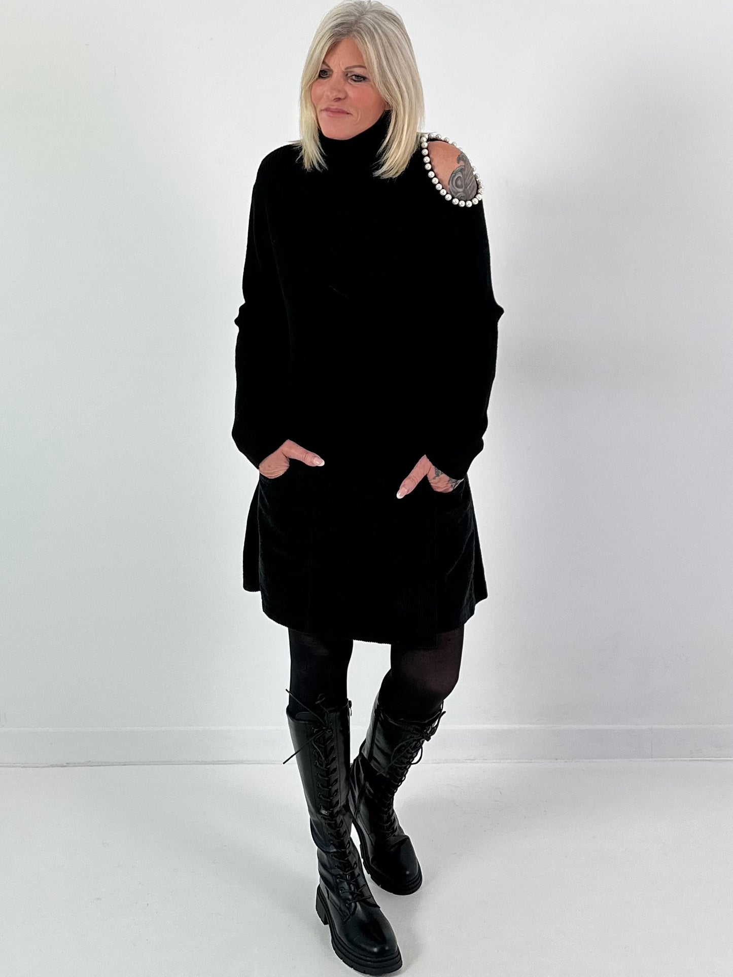 Open schouder trui model "Pearl Edge" - zwart