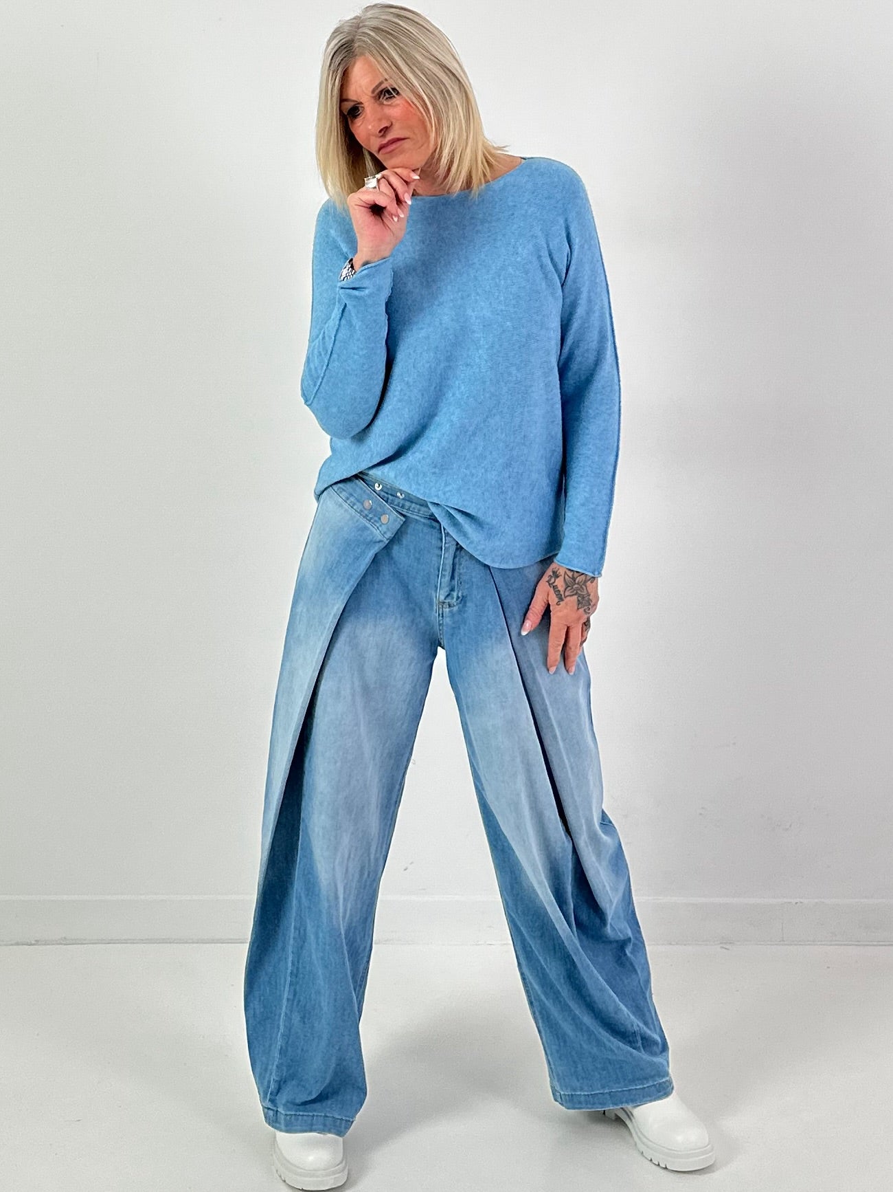 Fijn gebreide trui model "Pure Frame" - blauw