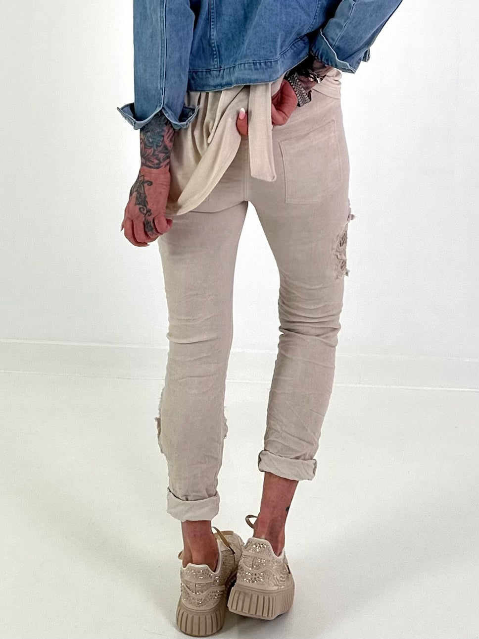 Trousers with crocheted flower inserts - beige