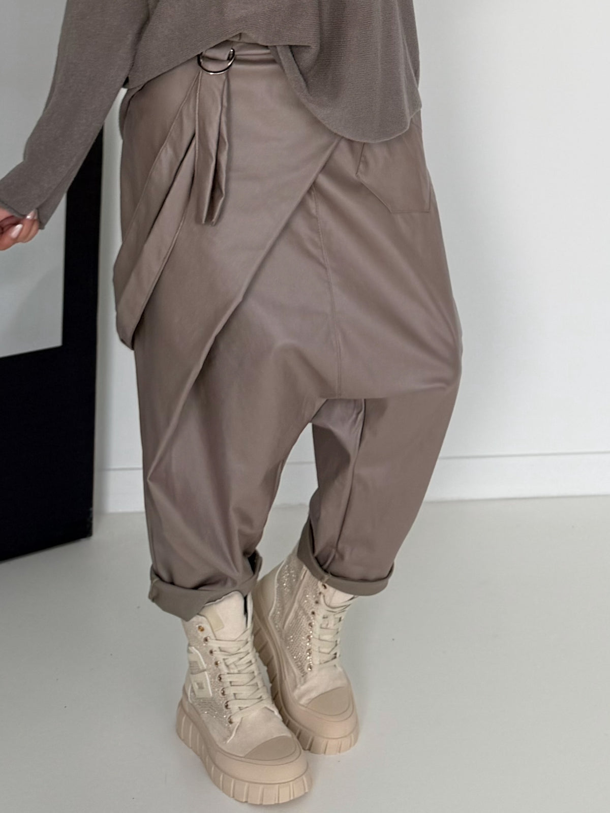 Vegane Lederbaggy - taupe