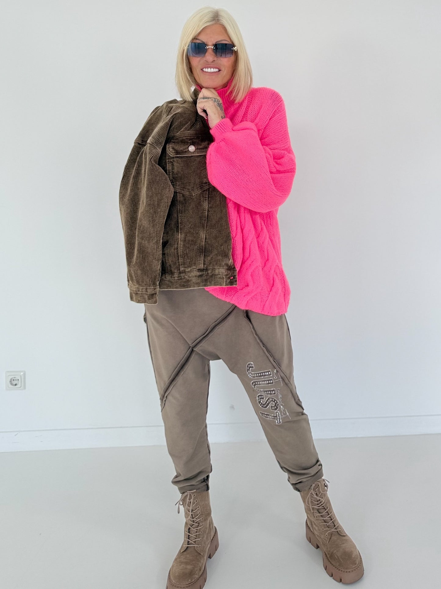 Kuschliger Strickpullover mit Zopfmuster - neonpink