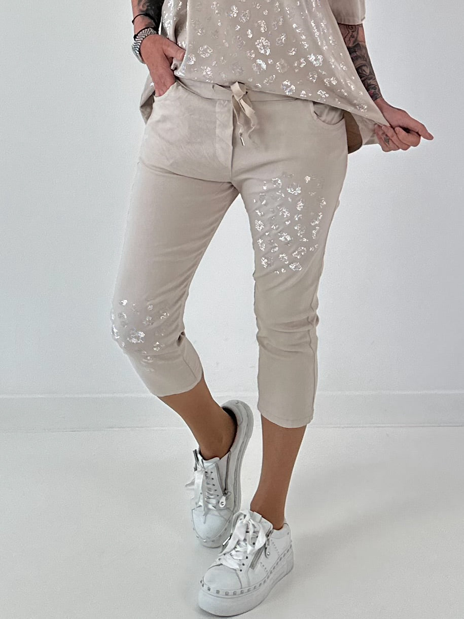 Capri Hose mit Leo Strass - beige