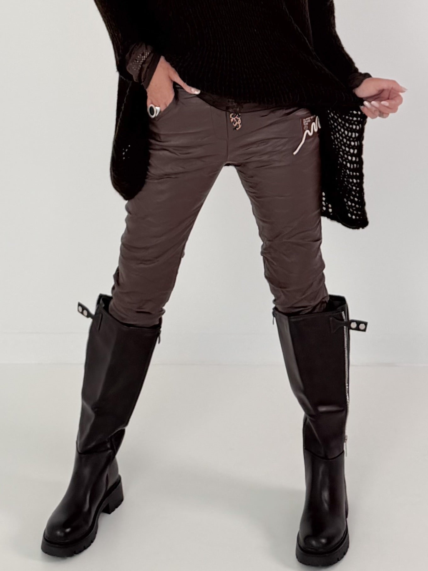 Vegan leather trousers with patch - mocha