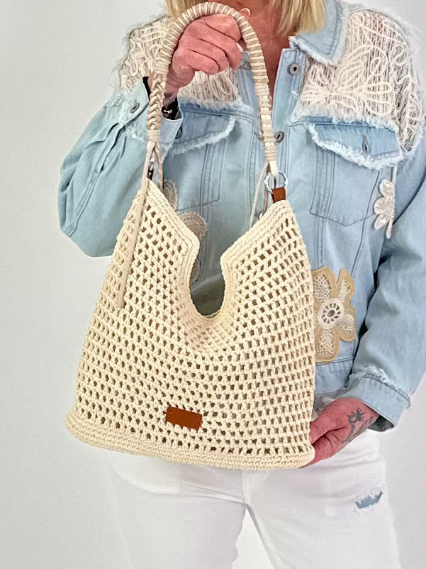 Gehäkelte Tasche mit Reißverschluss - creme
