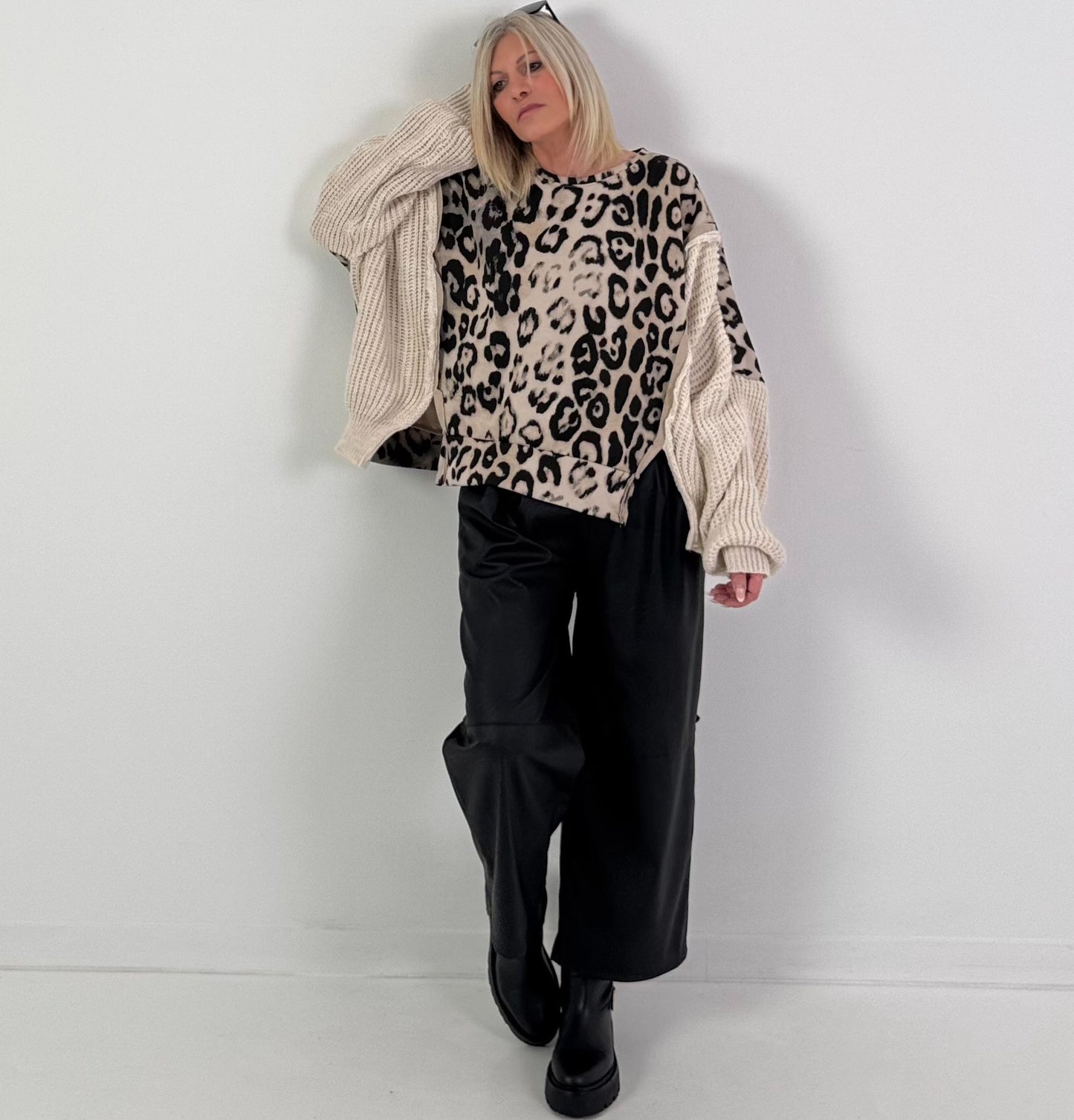 Oversized sweat sweater model "Urban Roar" - beige