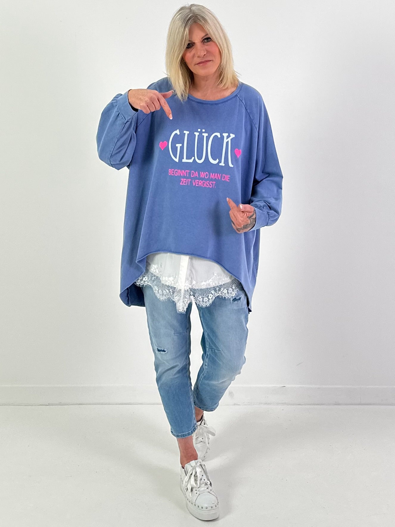 Oversized stonewashed Sweatshirt Modell "Glück..." - jeansblau