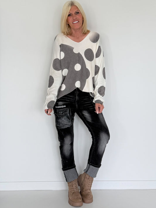 Pullover mit V-Ausschnitt und Art-Print - ecru-anthrazit