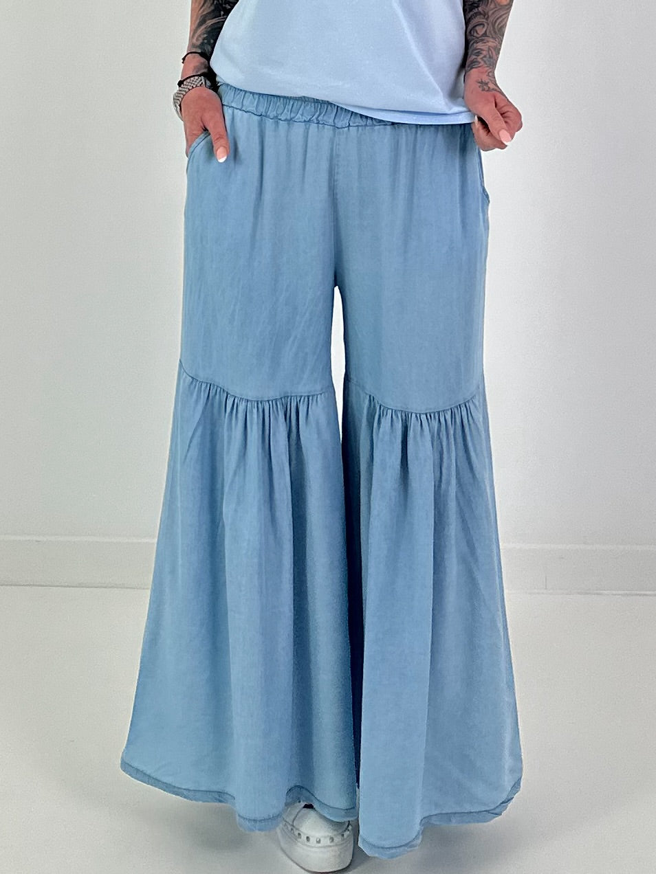 Jeans with wide flounce - light blue