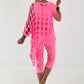Shirt mit All-Over Cut-Outs und Ösen - neonpink