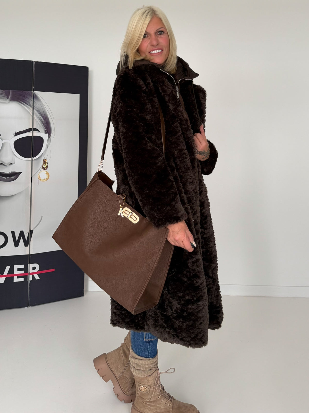 Tasche in Lederoptik mit Twist Lock Verschluss - schoko