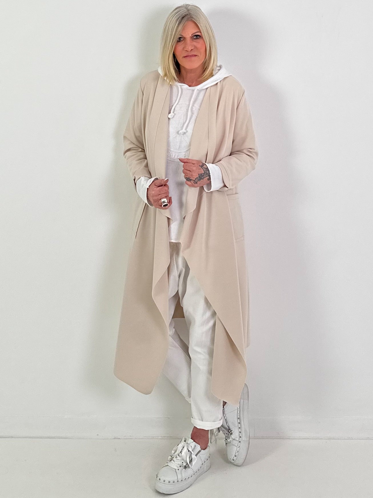 Mantel Modell "Velvet Breeze" - beige