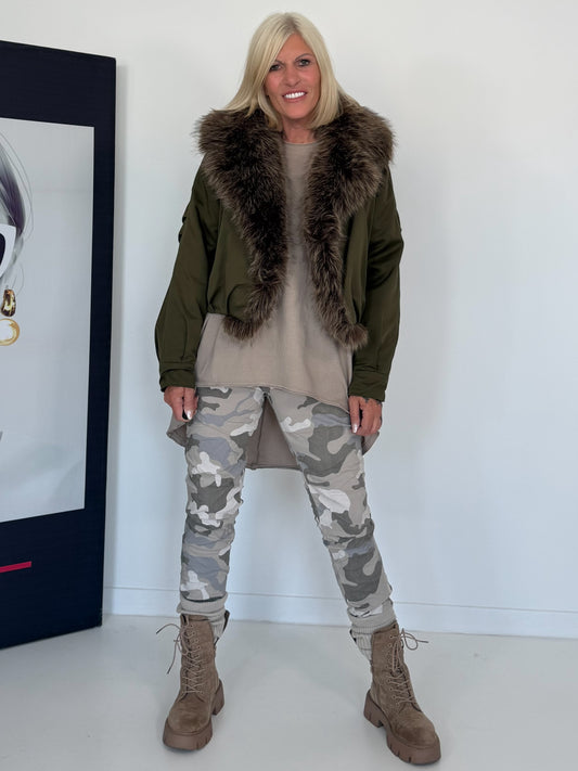 Jacke mit kuscheligem Fellkragen - oliv