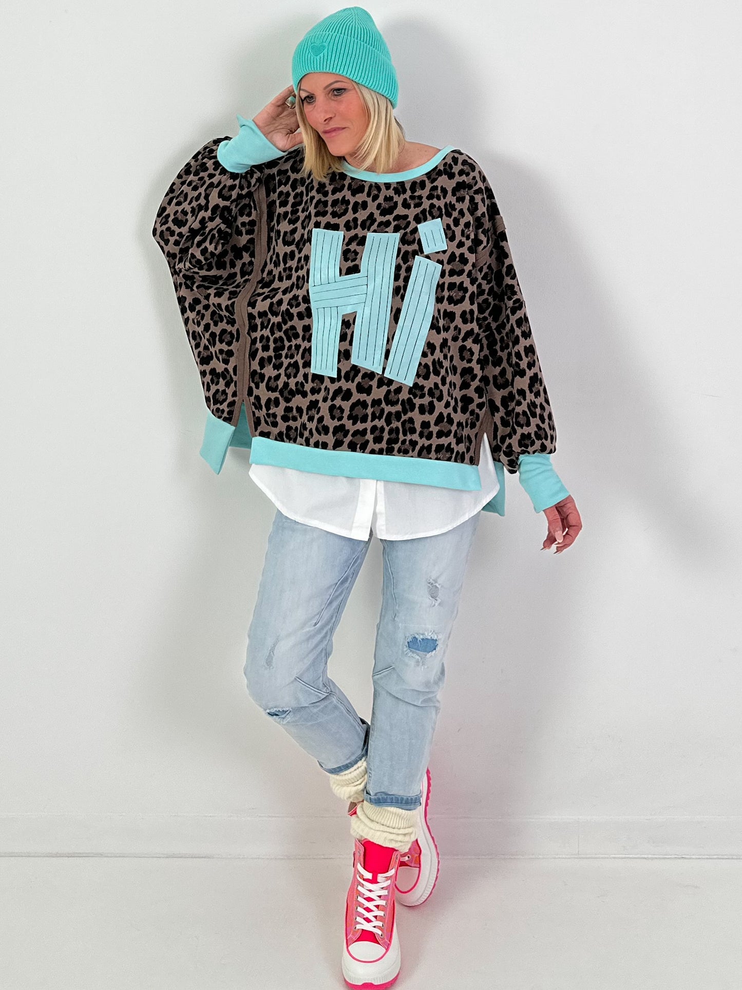 Sweater model "Hi Cat" - leo-light blue