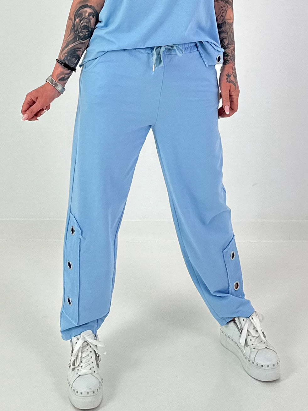 Sweatpants with eyelets - light blue