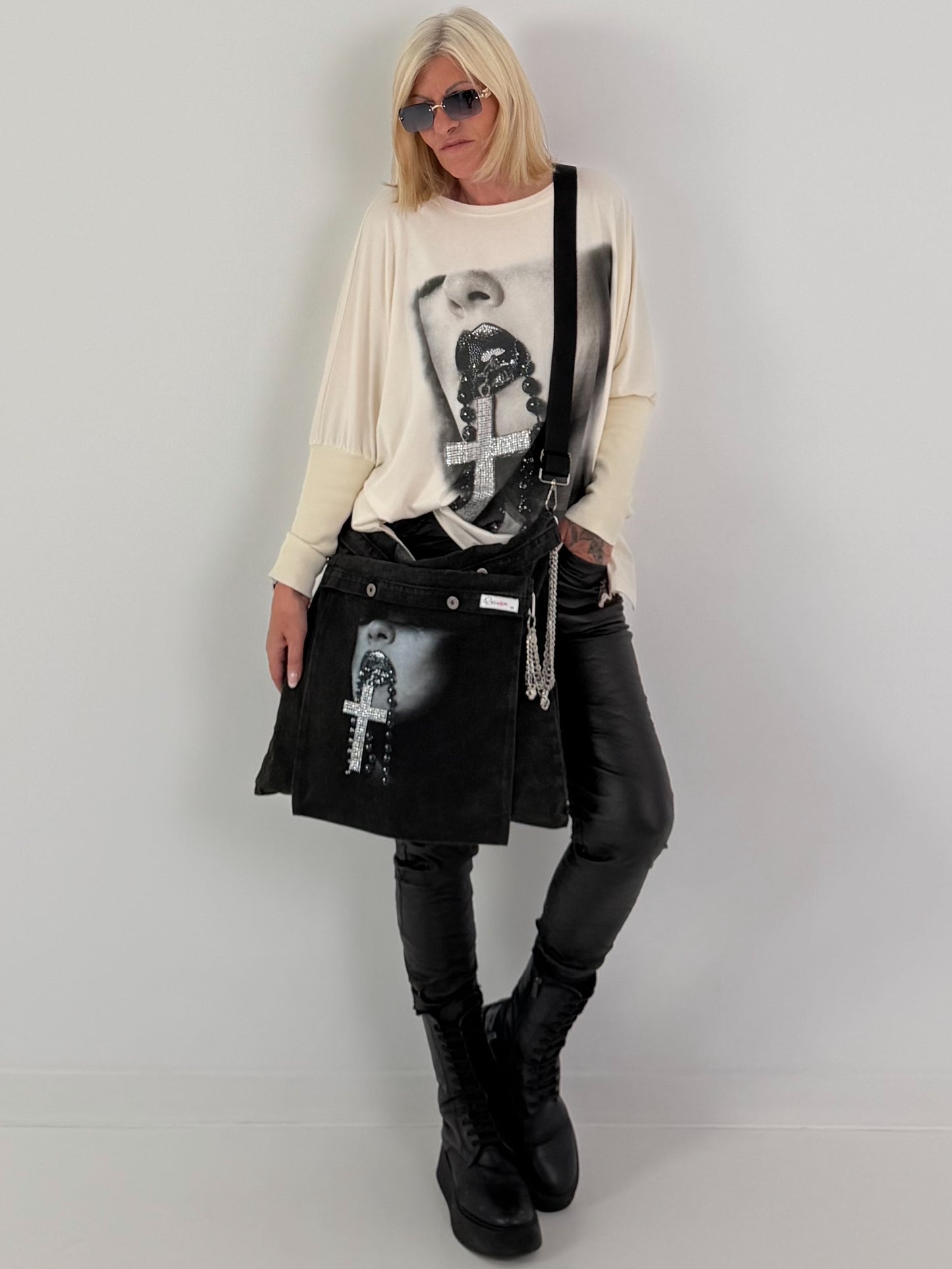 Sweater mit Stulpenärmeln und Strassmotiv Woman - beige