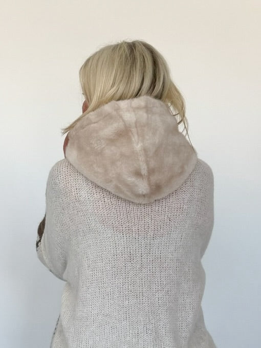 Faux-Fur Balaclava mit Strickkragen - beige
