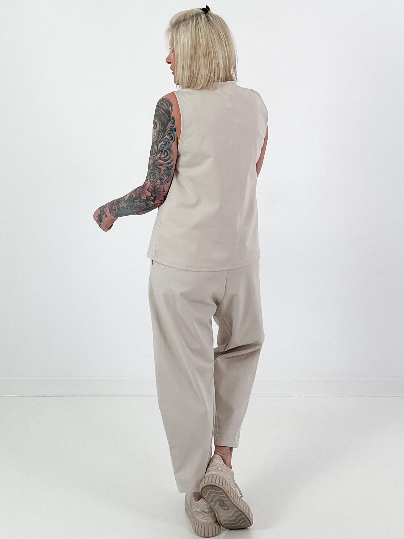 Weste asymmetrisch - beige ( lieferbar ab 30.04.26)