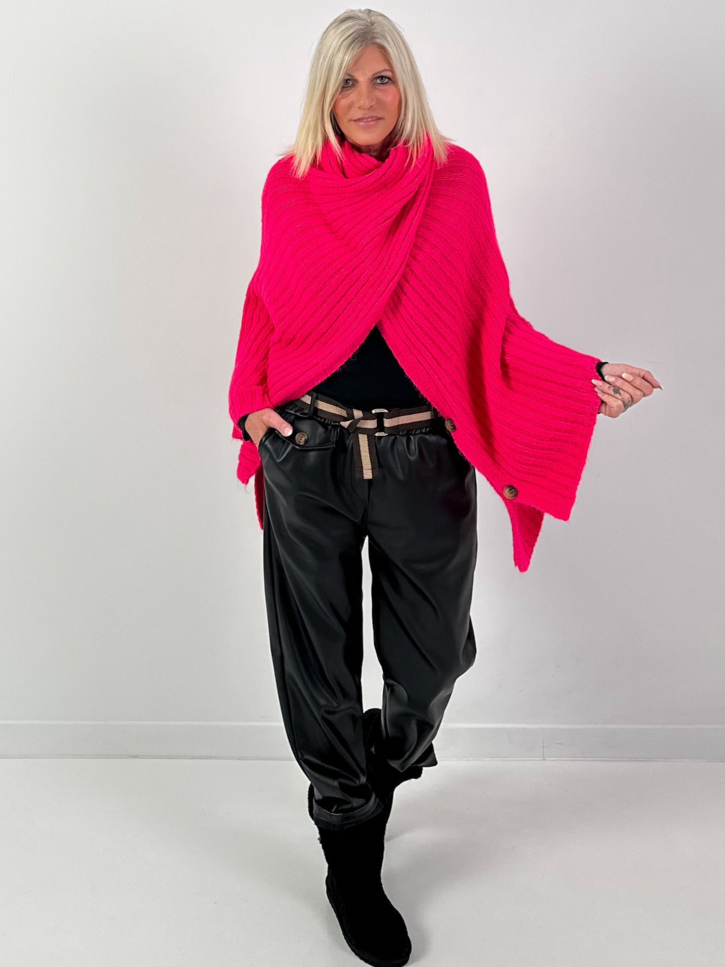 Poncho Pullover Model "Soul Warmer" - pink