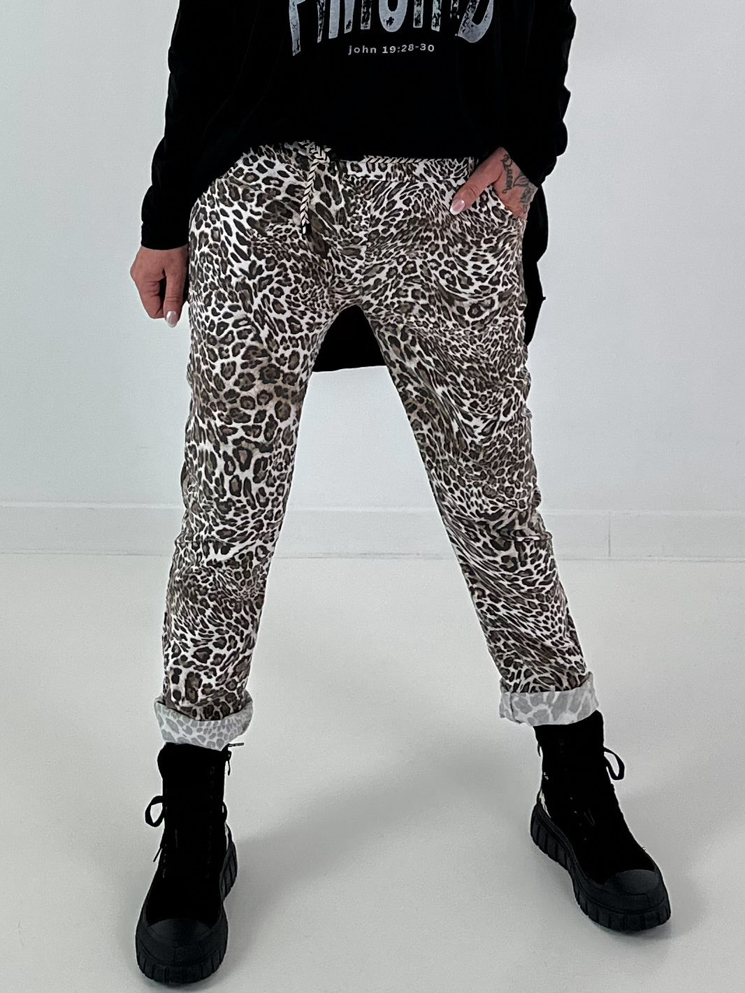 Hose mit elastischem Bund und Leo-Print - leo-weiss