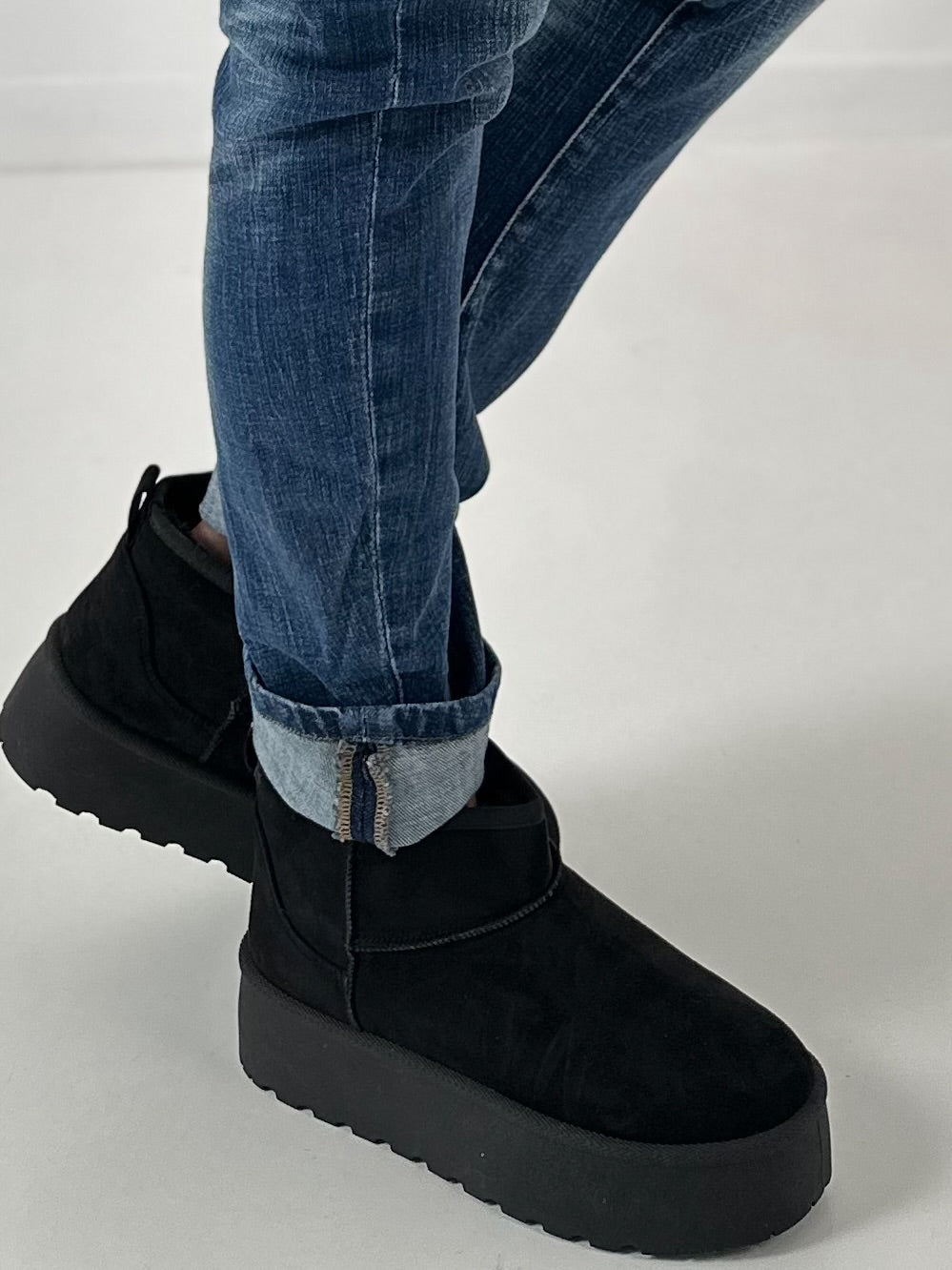 Cosy Low Boot model "Cloudie" - black