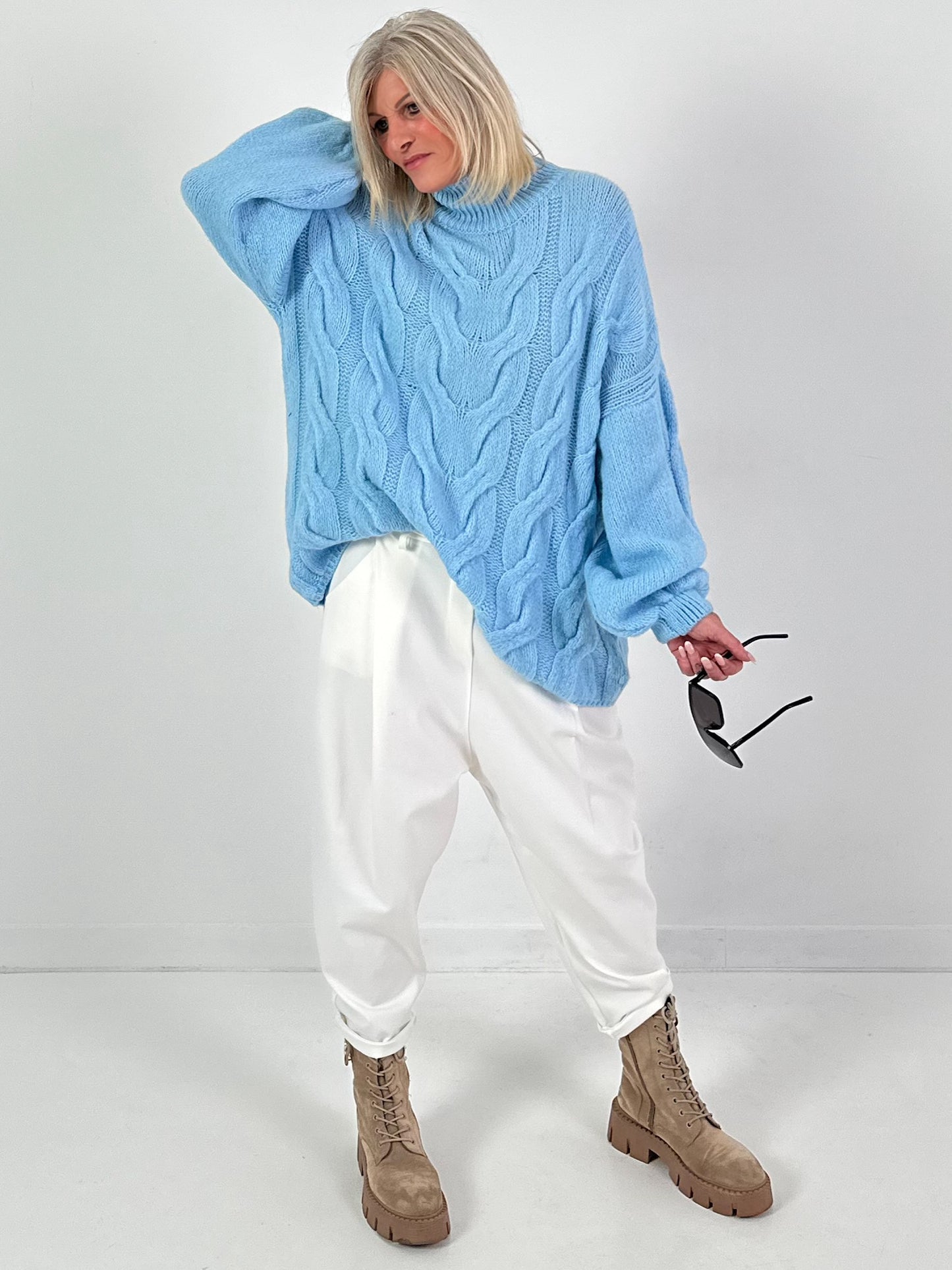 Lässiger Pullover mit Zopfmuster Modell "Pure Cable" - eisblau