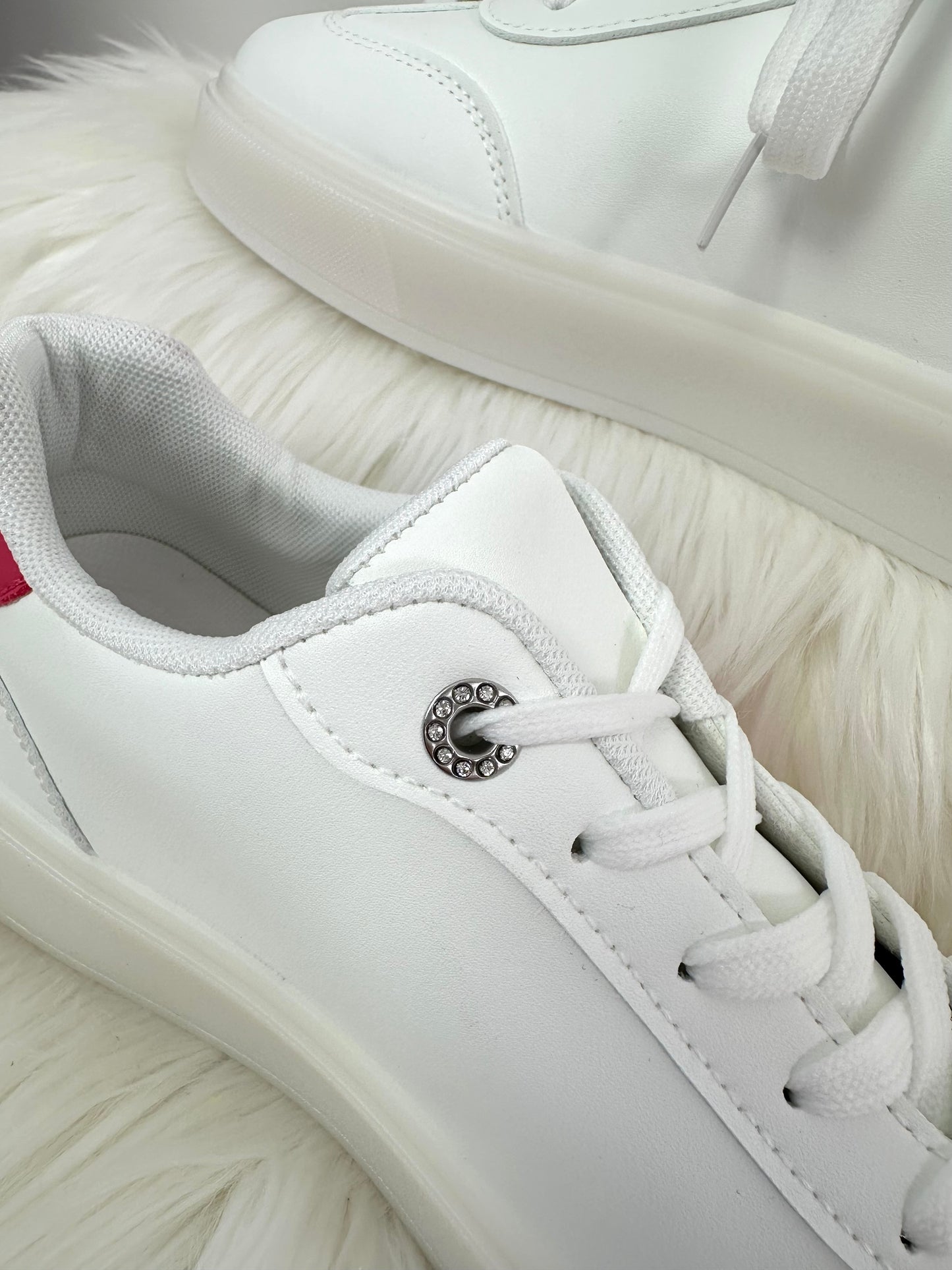 Sneaker mit bunten Streifen - weiss