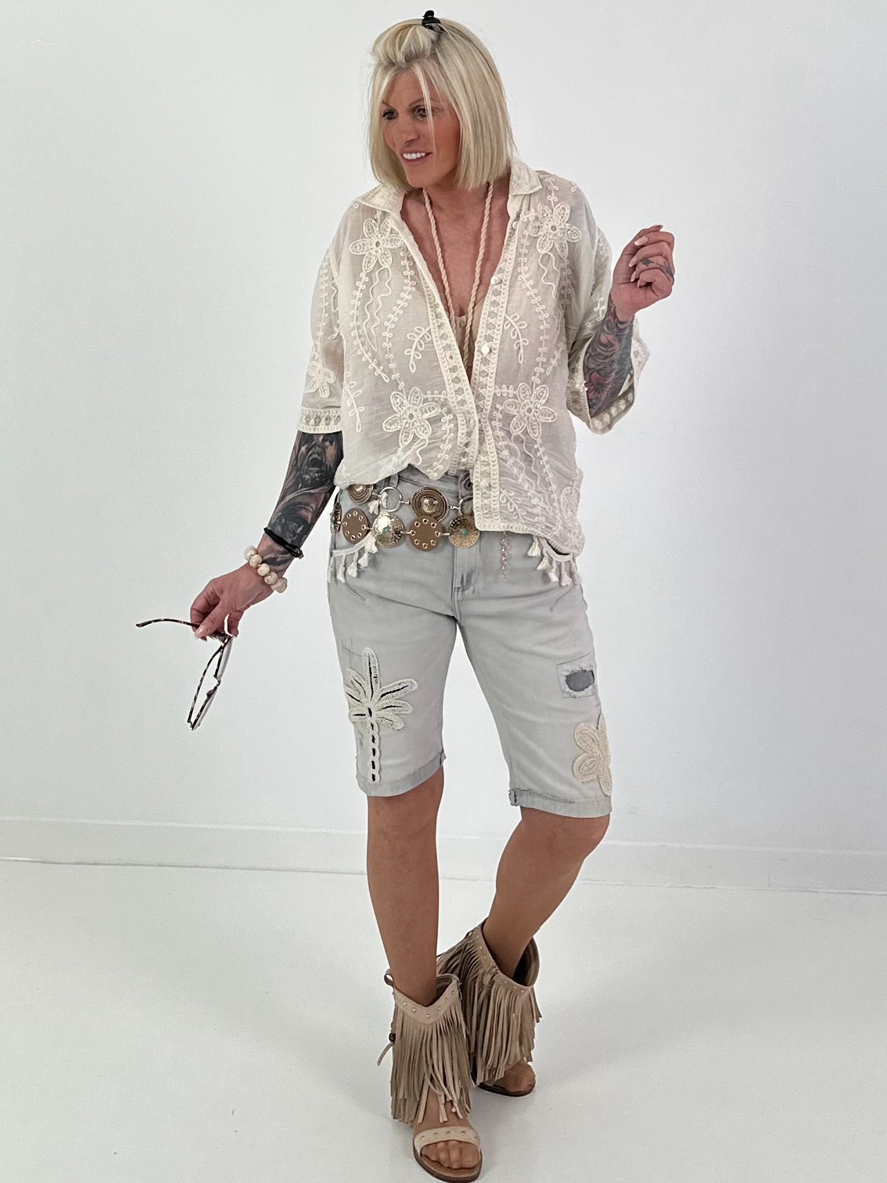 Boho blouse with short sleeves and crochet appliqués - beige