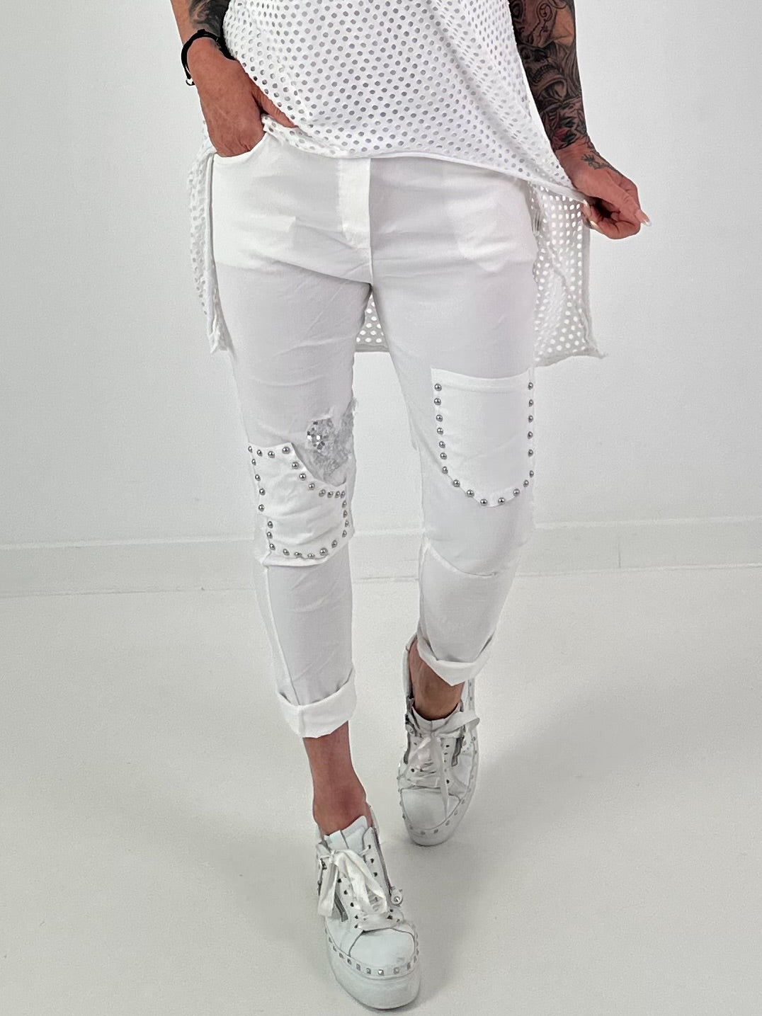 Hose mit Nieten und Paillettendetails - weiss