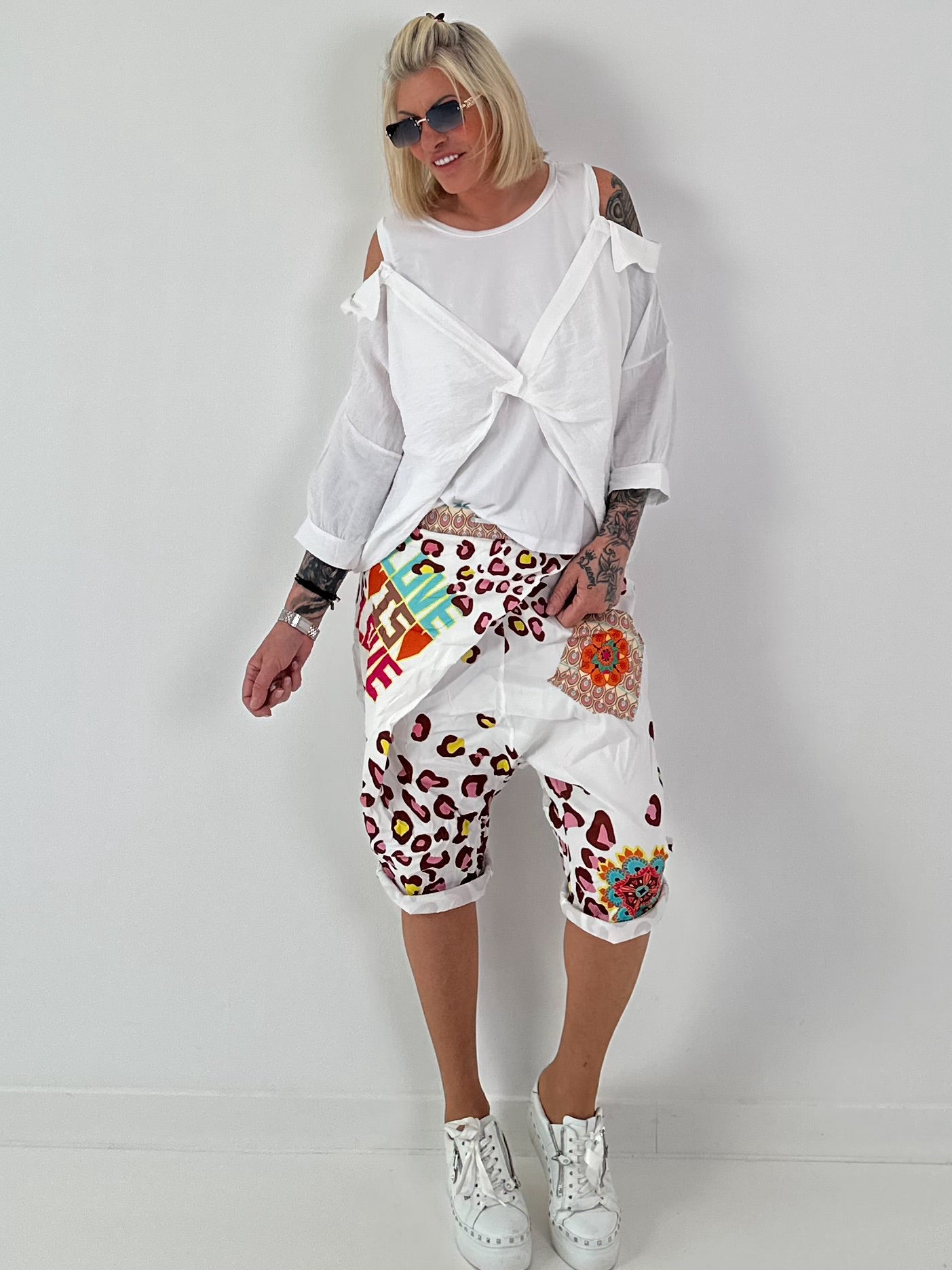 Short baggy shorts with overlap - beige