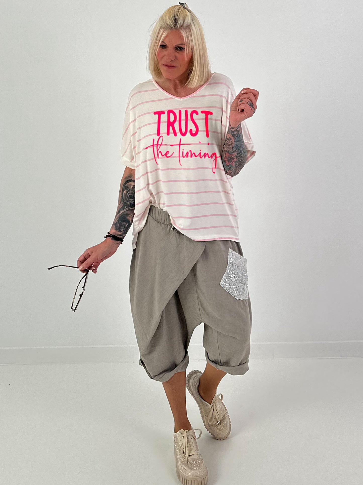 T-Shirt Trust the Timing - ecru-rosa