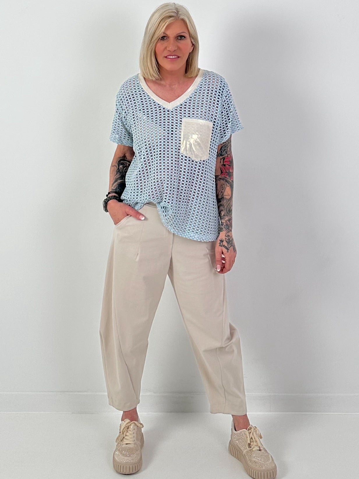 Häkelshirt mit V-Ausschnitt - hellblau