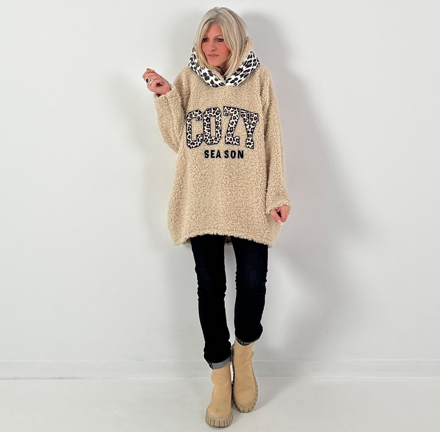 Hoodie model "Cozy Season" - beige